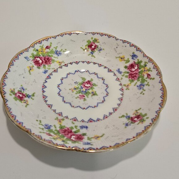 Royal Albert - Petit Point Vintage Tea Cup & Saucer Set - Picture 5 of 6